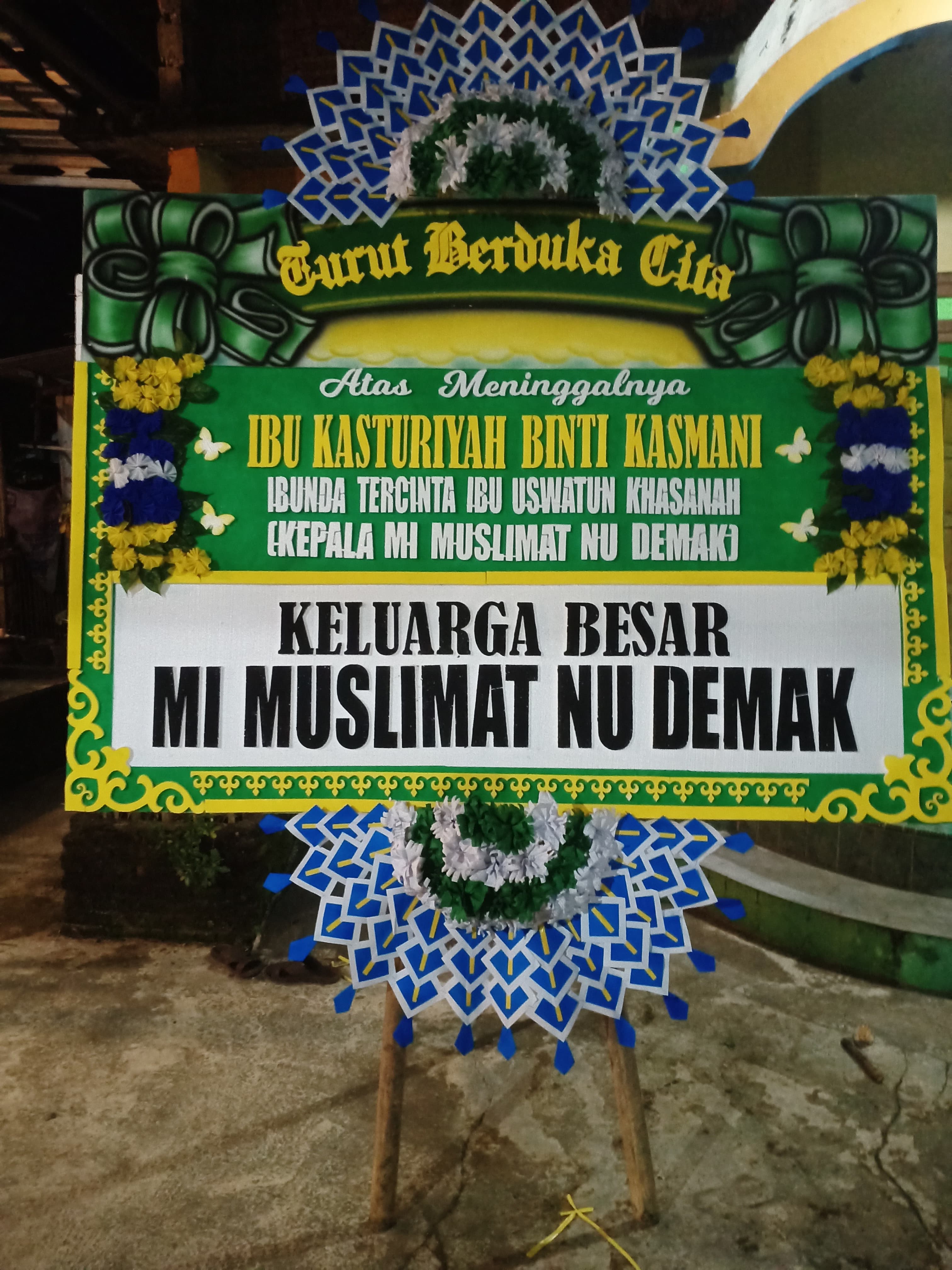 Karangan Bunga Demak